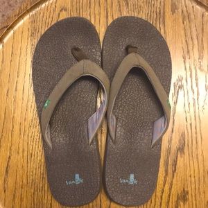 Sanuk yoga sandals